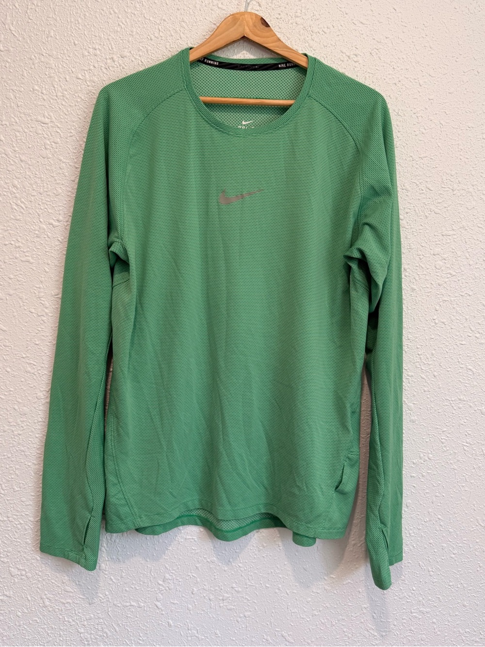 Nike dri-fit running Kelly green long sleeve crewneck shirt men’s XL